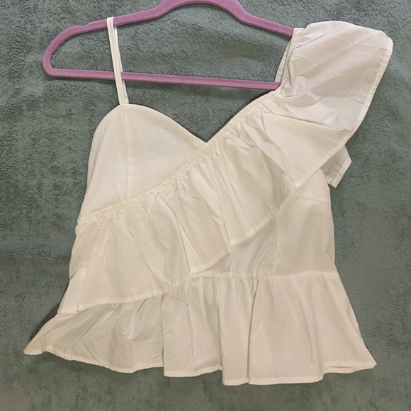 Small white asymmetrical off the shoulder white top - Picture 1 of 10